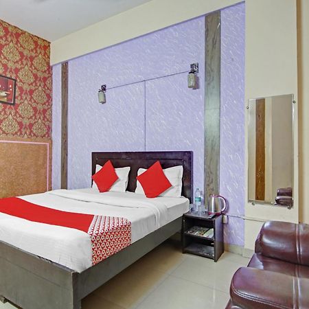 Hotel O Glorious Stayz Noida Bagian luar foto