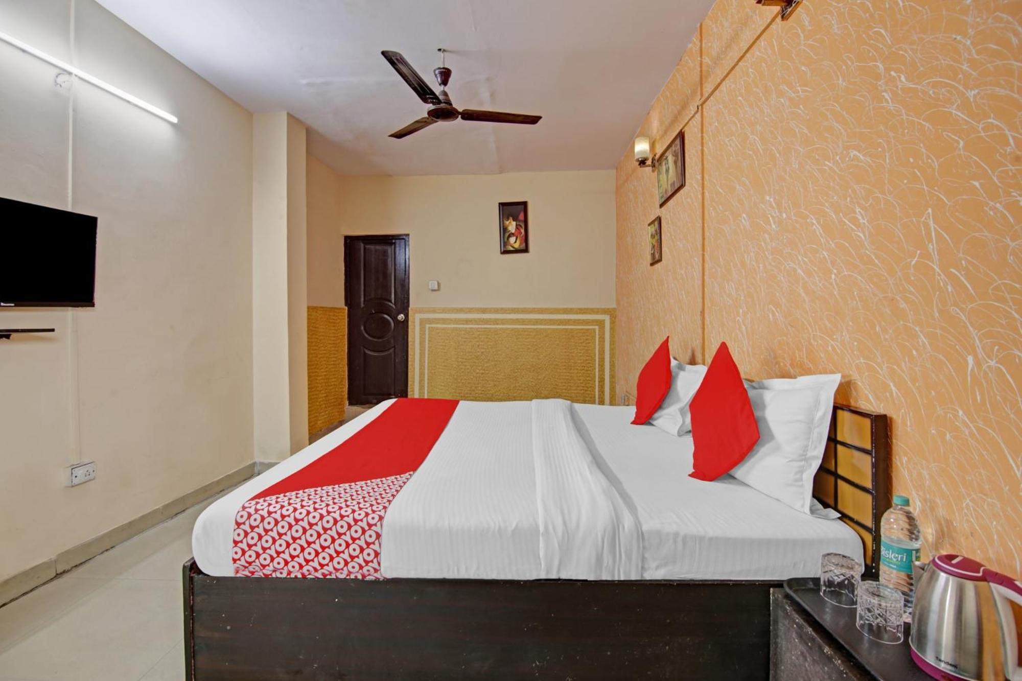 Hotel O Glorious Stayz Noida Bagian luar foto