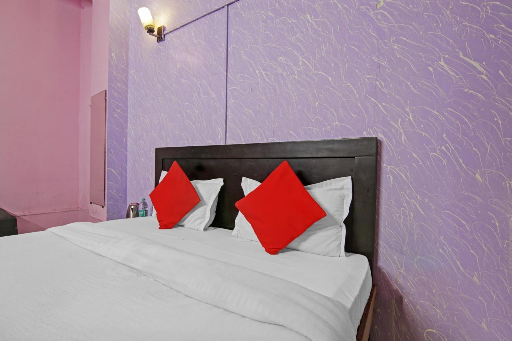 Hotel O Glorious Stayz Noida Bagian luar foto