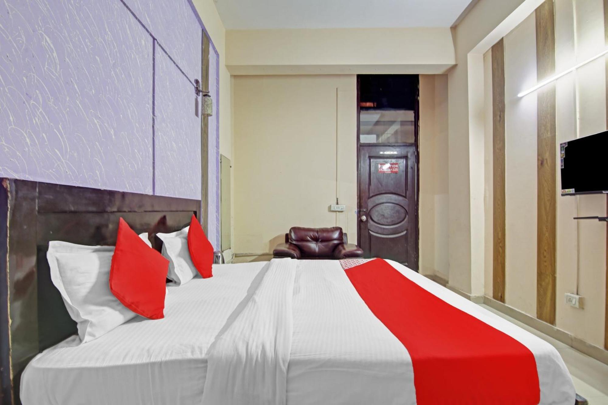 Hotel O Glorious Stayz Noida Bagian luar foto