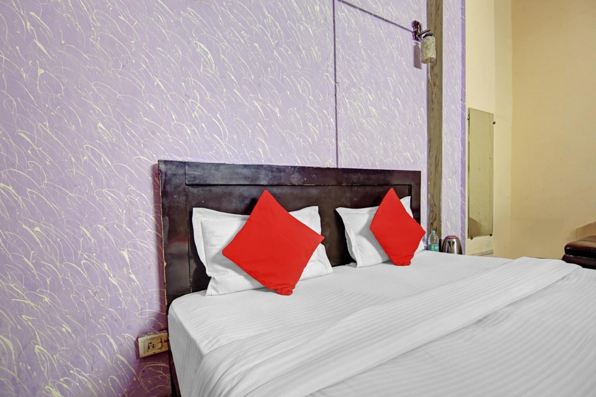 Hotel O Glorious Stayz Noida Bagian luar foto