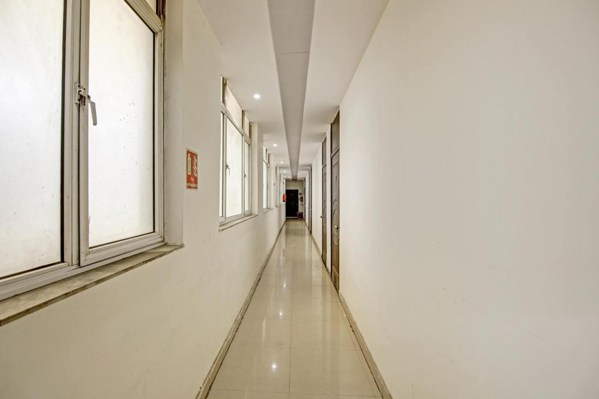 Hotel O Glorious Stayz Noida Bagian luar foto