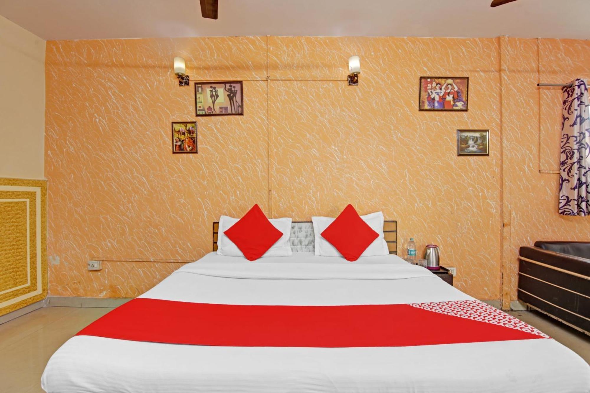 Hotel O Glorious Stayz Noida Bagian luar foto