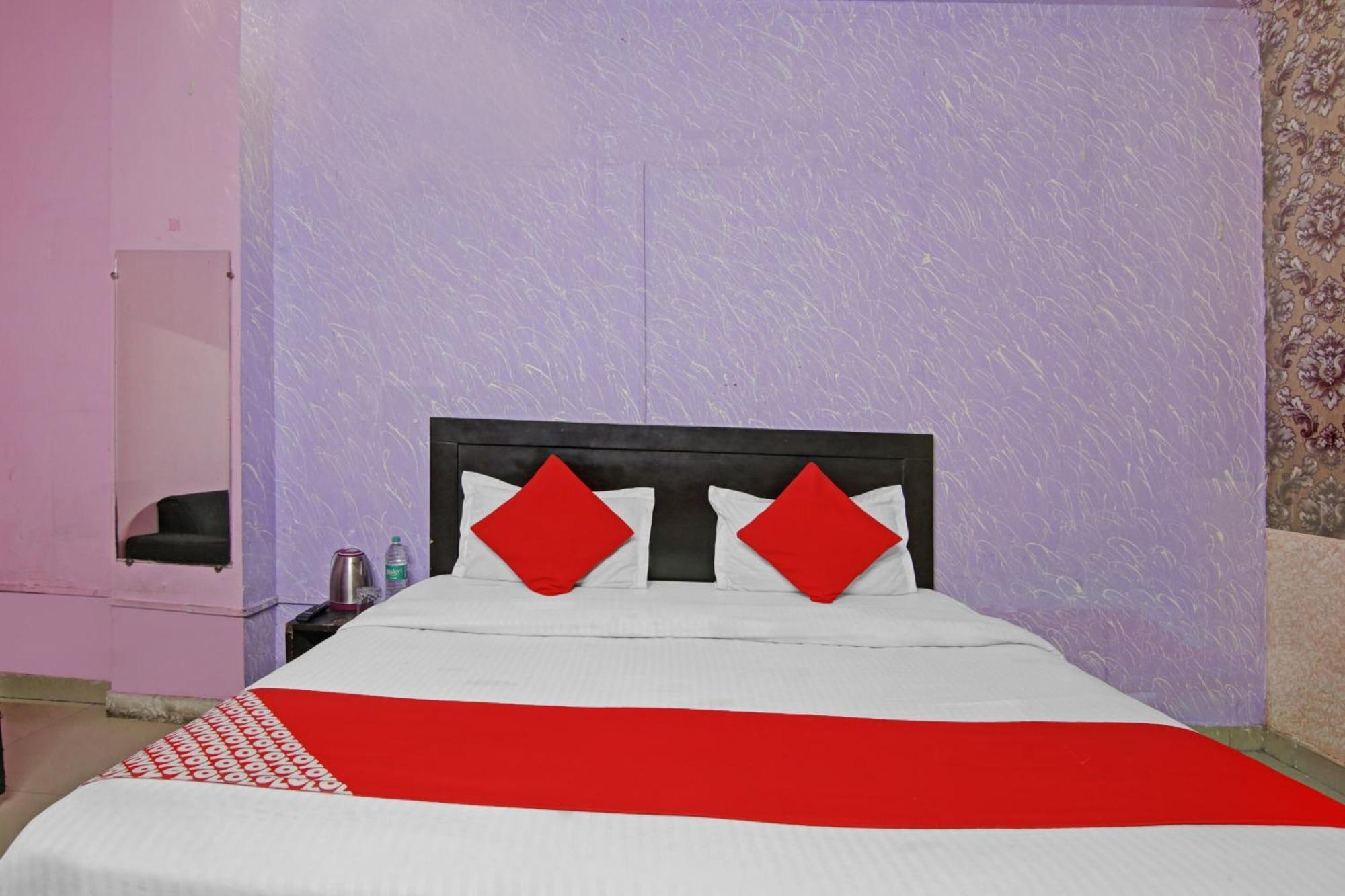 Hotel O Glorious Stayz Noida Bagian luar foto